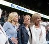 Dimanche, à l'occasion de la Fête des pères, Laurence et Tiphaine Auzière ont rendu hommage à leur papa décédé en 2019, en publiant sur leurs comptes Instagram respectifs des photos d'elles, enfant, aux côtés de celui qui les a élevées, a repéré "Paris Match".
Line Renaud et Brigitte Macron, et ses filles Laurence et Tiphaine - La famille, les amis et soutiens d'Emmanuel Macron dans les tribunes lors du grand meeting d'Emmanuel Macron, candidat d'En Marche ! à l'élection présidentielle 2017, à l'AccorHotels Arena à Paris, France, le lundi 17 avril 2017. © Cyril Moreau/Bestimage