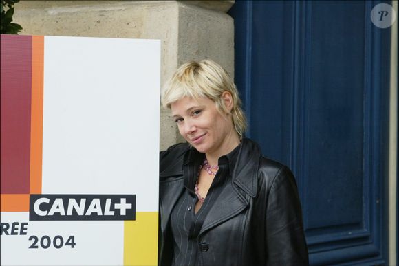 Mais aussi Maïtena Biraben.

Maïtena Biraben, conférence de presse de rentrée pour Canal+ à Paris, plan serré, féminin, bijou, collier, journaliste, animatrice, présentatrice, Les Maternelles sur La 5 en 2003.

Alain Guizard / Bestimage