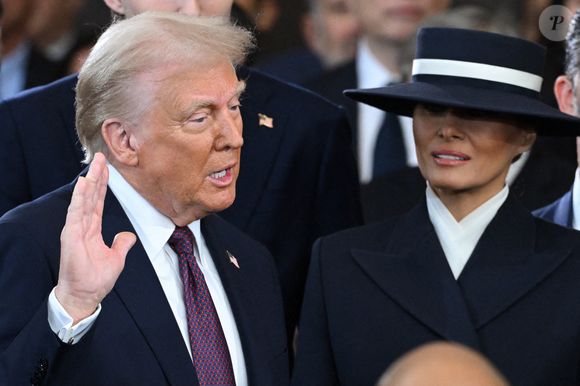 Melania Trump assiste à la prestation de serment de Donald Trump en tant que 47e président des États-Unis dans la rotonde du Capitole à Washington, DC, États-Unis, le 20 janvier 2025. Photo by SAUL LOEB/POOL/CNP/ABACAPRESS.COM