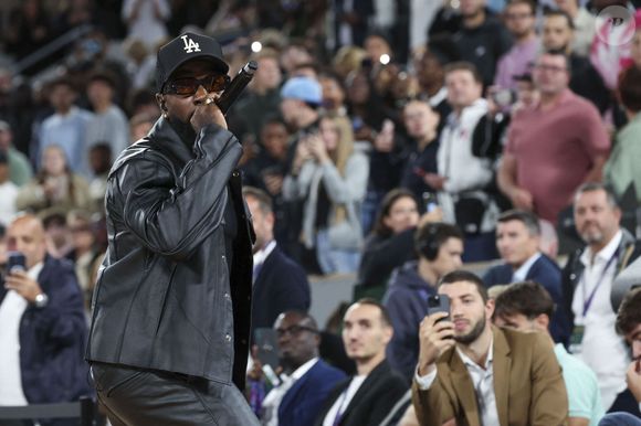 S'il n'a pas pu passer beaucoup de temps avec son premier fils à cause de ses tournées, il reconnaît n'avoir pas pu tisser des liens aussi forts qu'il le souhaiterait en raison d'un planning surchargé. 

Tayc en showcase lors de la finale de Super Coupe LNB à Roland Garros, le 21 septembre 2025.