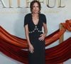 "Elle arrivait à toute vitesse et on l’a percutée de plein fouet sur le côté" a déclaré Minnie Driver, encore bouleversée par ce violent accident. 

Minnie Driver le 26 février 2026 lors de l'avant-première du film "The Faithful: Women Of The Bible" à Londres.

GOFF  / BESTIMAGE
