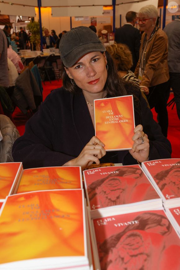 Clara Ysé à la Hall Georges Brassens de Brive-la-Gaillarde pour la 43 ème Foire du Livre de Brive, le 8 novembre 2025. © Jean-Marc Lhomer/Bestimage