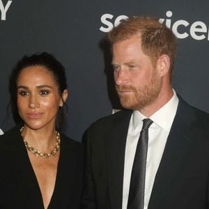 Le prince Harry, duc de Sussex et Meghan Markle, duchesse de Sussex, lors du 3ème gala annuel du projet "Healthy Minds" aux Spring Studios à New York, le 9 octobre 2025. © NDZ/StarMax/Bestimage
