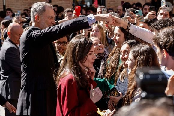 Bain de foule pour le roi Felipe VI et la reine Letizia d’Espagne à Valence, Espagne, le 12 mars 2025. © Rober Solsona/Europa Press/Bestimage