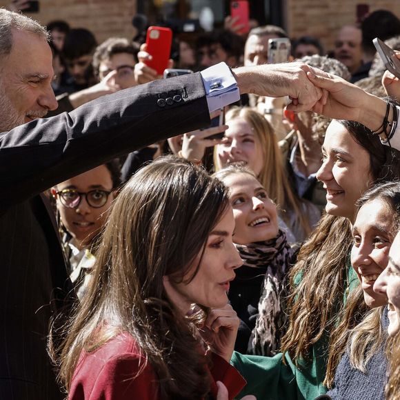 Bain de foule pour le roi Felipe VI et la reine Letizia d’Espagne à Valence, Espagne, le 12 mars 2025. © Rober Solsona/Europa Press/Bestimage