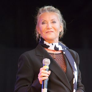 La participation de Sheila au festival de Prades a bien failli être fortement compromise en raison d’un incident survenu durant les répétitions alors que la célèbre interprète se trouvait sur scène.

La chanteuse Sheila se produit sur scène à Binche, en Belgique. Photo de AV Press/ABACAPRESS.COM