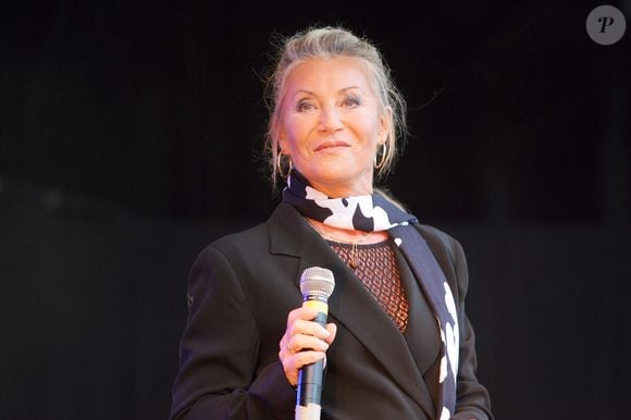 La participation de Sheila au festival de Prades a bien failli être fortement compromise en raison d’un incident survenu durant les répétitions alors que la célèbre interprète se trouvait sur scène. La chanteuse Sheila se produit sur scène à Binche, en Belgique. Photo de AV Press/ABACAPRESS.COM
