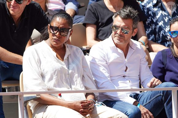Avec leur fils Nolan, ils partagent en effet leur quotidien entre Paris et Curemonte, en Corrèze, un village de pas moins de 212 habitants.

Marie-José Pérec et son compagnon Sébastien Foucras en tribunes lors des Internationaux de France de tennis de Roland Garros 2023 à Paris, France, le 4 juin 2023. © Cyril Moreau/Bestimage