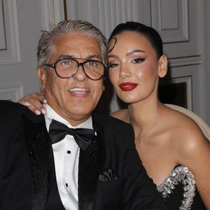 Les photographes n'ont pas manqué d'immortaliser le héros de la saga "Taxi", Samy Naceri, et sa jeune compagne Sofia Athéna, qui a une trentaine d'années de moins que lui.

Samy Naceri et sa compagne Sofia Athéna - 47ème édition du Gala "Best Awards" à l'hôtel Four Seasons Hôtel George V à Paris le 28 janvier 2025. © Coadic Guirec/Bestimage