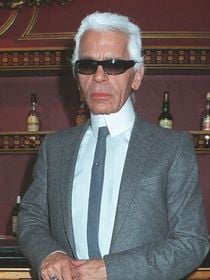 600 m², jusqu’à 12 invités et vue imprenable : la villa de Karl Lagerfeld est à louer pour une somme à cinq chiffres sur la Côte d’Azur