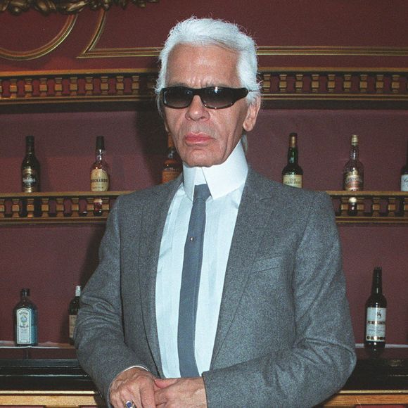 La villa La Vigie, construite en 1902 et perchée sur les hauteurs de Roquebrune-Cap-Martin, fut l’un des refuges de Karl Lagerfeld de 1986 à 2000.

Karl Lagerfeld déjeuner à l’Hôtel de Paris à Monaco pour le prix Nijnsky.  BERTRAND RINDOFF PETROFF / BESTIMAGE