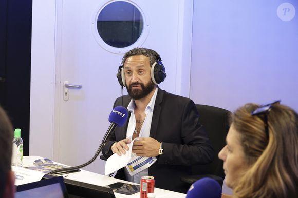 Exclusif - Cyril Hanouna sur le plateau de de l’émission « On Marche Sur La Tête » présentée par C.Hanouna et diffusée en direct sur Europe 1 à Paris le 29 avril 2025. © Jack Tribeca/Bestimage