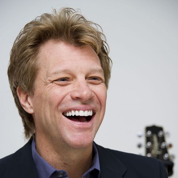 Deux chansons réalisées avec son groupe Bon Jovi, formé en 1983 et demeurant l'un des plus gros vendeurs de disques de l'époque, ainsi que l'un des groupes accomplissant les tournées mondiales les plus imposantes, notamment en termes de dates et de rythme.

Jon Bon Jovi, retrouve le sourire après l'overdose de sa fille Stephanie, lors de son passage à Beverly Hills, le 20 novembre 2012.
Abaca