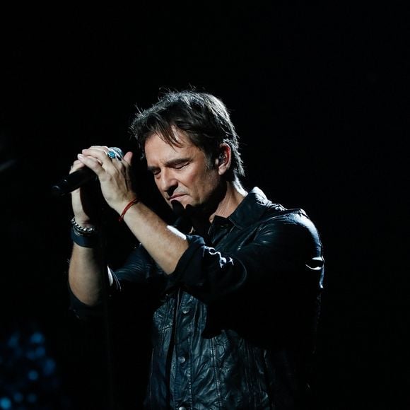 Exclusif - David Hallyday chante "Sang pour sang" en duo virtuel avec son père Johnny en utilisant l'IA - Enregistrement de l'émission "Les disques d'or de l'année" au Dôme de Paris, présentée par E.Gossuin et diffusée le 24 décembre à 21h10 sur M6
© Christophe Clovis / Bestimage
