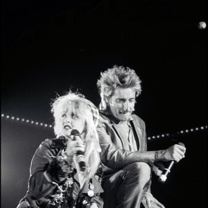 Cyndi Lauper et Rod Stewart lors d'une soirée contre le sida à Los Angeles en 1985 / AGENCE / BESTIMAGE