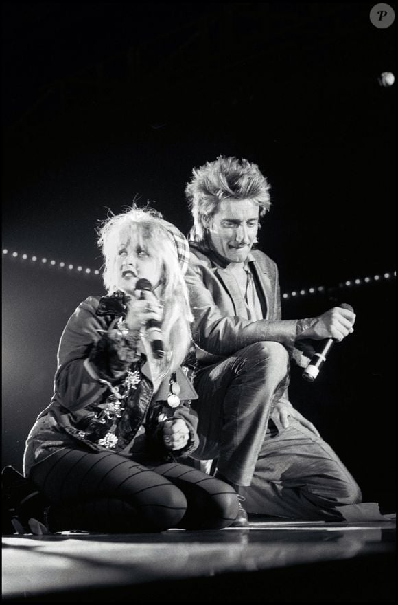 Cyndi Lauper et Rod Stewart lors d'une soirée contre le sida à Los Angeles en 1985 / AGENCE / BESTIMAGE