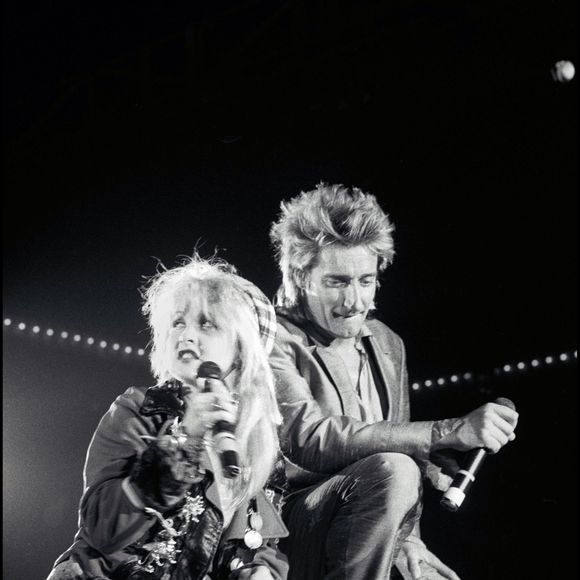 Cyndi Lauper et Rod Stewart lors d'une soirée contre le sida à Los Angeles en 1985 / AGENCE / BESTIMAGE