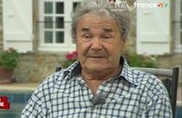 Pierre Perret dans sa maison de Nangis, en Seine-et-Marne, son havre de paix avec piscine. Les images ont été diffusés dans "Vivement dimanche" sur France 3.
