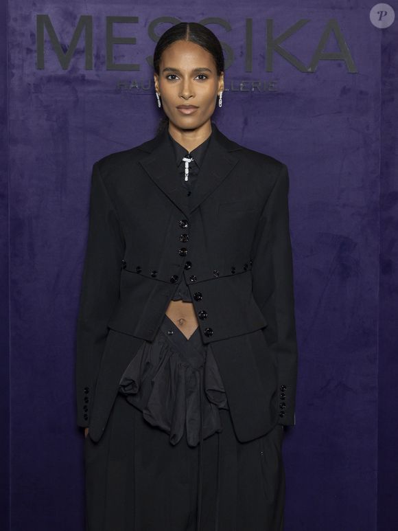 Cindy Bruna au photocall du défilé Messika Collection Femme Prêt-à-Porter Printemps/Eté 2026 lors de la Fashion Week de Paris (PFW), au Musée des Arts décoratifs, à Paris, France, le 13 octobre 2025. © Olivier Borde/Bestimage
