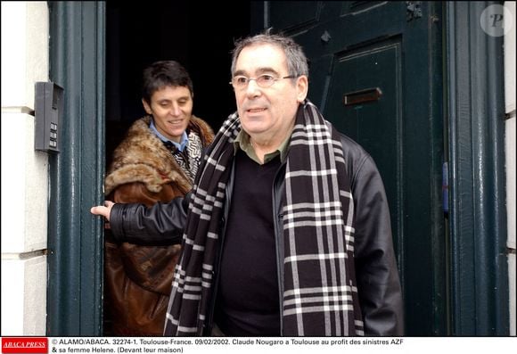 © Arno/Alamo/ABACA. 32274. Toulouse-France. 09/02/2002. Claude Nougaro a Toulouse au profit des sinistres AZF & sa femme Helene. (Devant leur maison)