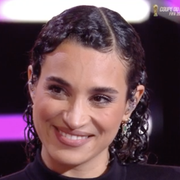 Camélia Jordana lors de la demi-finale de la "Star Academy" pour chanter avec Tiana - TF1