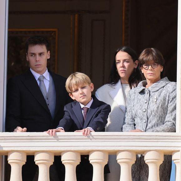 Louis Ducruet, Sacha Casiraghi, Pauline Ducruet et la princesse Stéphanie de Monaco - La famille princière de Monaco au balcon du palais, à l'occasion de la Fête Nationale de Monaco. Le 19 novembre 2023
© Claudia Albuquerque / Bestimage
