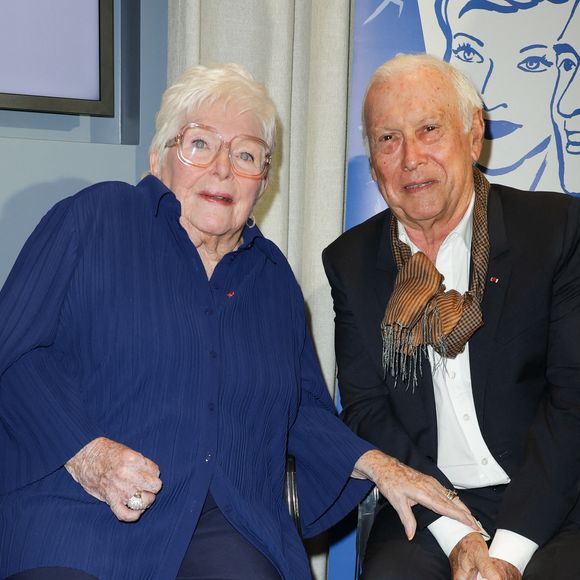Line Renaud et Jean-François Delfraissy - 7ème remise du prix "Fonds de dotation Line Renaud-Loulou Gasté" pour la recherche médicale à la Maison de la Recherche à Paris le 17 novembre 2025. © Coadic Guirec/Bestimage