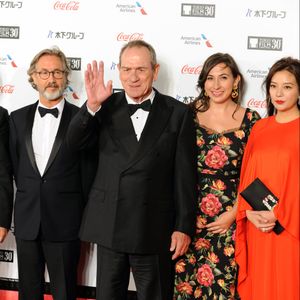 Victoria Jones, fille de l’acteur Tommy Lee Jones, est décédée à l’âge de 34 ans.
Rétro - Décès de Victoria Jones, fille de Tommy Lee Jones, retrouvée sans vie dans un hôtel à l'âge de 34 ans - Martin Provost, Tommy Lee Jones (Président du jury) et sa fille Victoria Jones, Wei Zhao - 30ème Festival International du Film de Tokyo.
© Hiroko Tanaka / Zuma Press / Bestimage