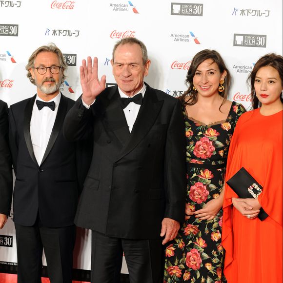 Victoria Jones, fille de l’acteur Tommy Lee Jones, est décédée à l’âge de 34 ans.

Rétro - Décès de Victoria Jones, fille de Tommy Lee Jones, retrouvée sans vie dans un hôtel à l'âge de 34 ans - Martin Provost, Tommy Lee Jones (Président du jury) et sa fille Victoria Jones, Wei Zhao - 30ème Festival International du Film de Tokyo.
© Hiroko Tanaka / Zuma Press / Bestimage