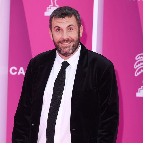 l souffre de voir son poids faire le yoyo à l'écran au fil des saisons de "Camping Paradis".

Laurent Ournac - Soirée d'ouverture de la 7ème saison de "CanneSeries" à Cannes le 5 avril 2024. © Denis Guignebourg/Bestimage