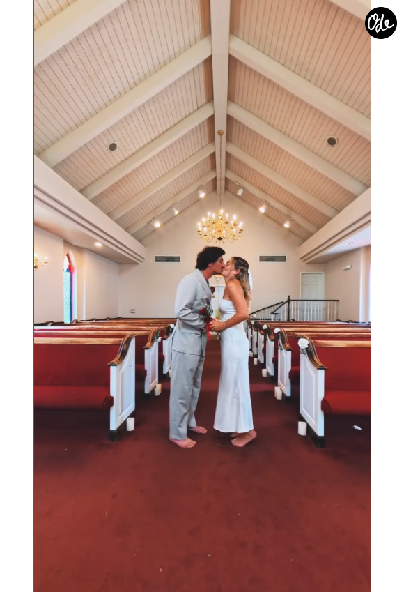 C'est précisément le 17 juin 2026 à 15h38 que la vie du couple a basculé. Un moment hors du temps qu'Ophélie qualifie tout simplement de "plus belle aventure".

Ophélie de "Mariés au premier regard" dévoile qu'elle s'est mariée à Théo à Las Vegas - Instagram, 30 mai 2025