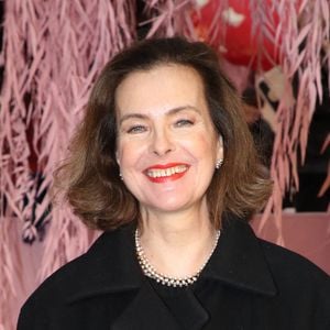 L’actrice assume pleinement son âge et privilégie une beauté naturelle.

Carole Bouquet - Défilé de Mode Chanel - Front Row, Collection Haute Couture Printemps/Été 2026, dans le cadre de la Fashion Week de Paris, France
© Bertrand Rindoff / Bestimage