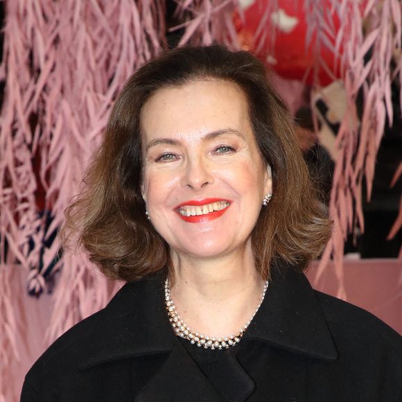 L’actrice assume pleinement son âge et privilégie une beauté naturelle.

Carole Bouquet - Défilé de Mode Chanel - Front Row, Collection Haute Couture Printemps/Été 2026, dans le cadre de la Fashion Week de Paris, France
© Bertrand Rindoff / Bestimage
