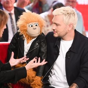 Au même titre que le ventriloque Jeff Panacloc qui continue de multiplier les représentations avec son incontournable complice : Jean-Marc.

Exclusif - Stéfanie Jarre et Jeff Panacloc - Enregistrement de l'émission Vivement dimanche au studio Rive Gauche, présentée par M.Drucker, diffusée le 07 septembre 2025 sur France 3.  © Guillaume Gaffiot / Bestimage