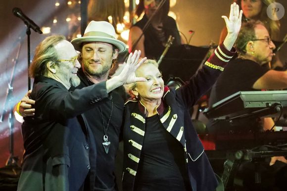 Christopher Stills, fils de Véronique Sanson, s'est marié - Stephen Stills et Christopher Stills - Véronique Sanson en concert pour l'ouverture du festival des Francofolies de La Rochelle. Le 11 juillet 2018 ©Bestimage