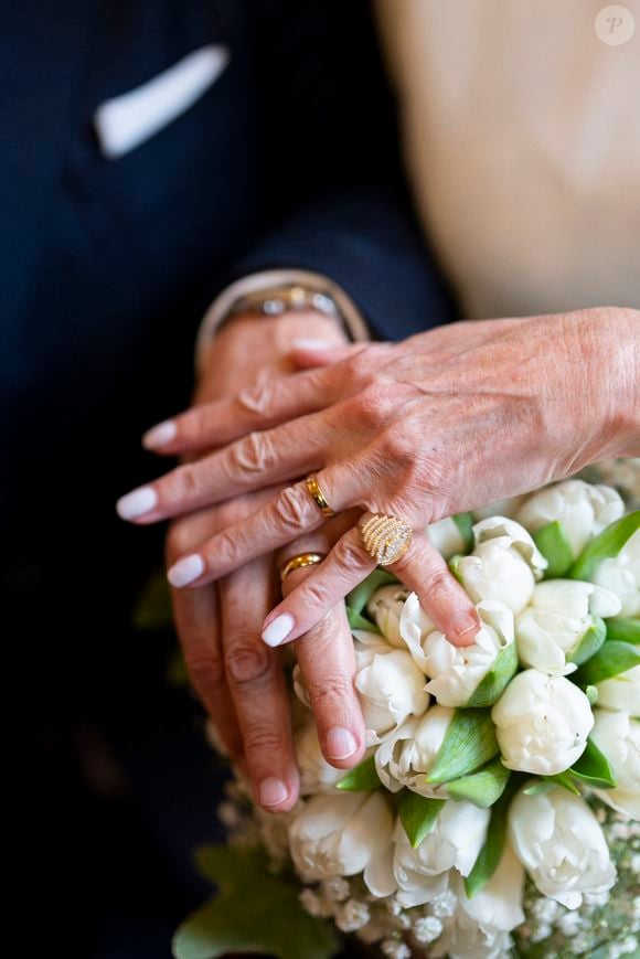 Illustration des mains des mariés - Mariage civil de Georges Fenech et Amélie Leperre-Dimeglio à la mairie du 16ème arrondissement de Paris le 31 janvier 2026.

© Pierre Perusseau / Bestimage