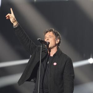 Exclusif - David Hallyday lors du concert du gala de Noël de l'association Tout le monde contre le cancer fête ses 20 ans diffusé le 24 décembre sur M6 à l'Adidas Aren Porte de la Chapelle à Paris, France, le 4 décembre 2025. © Coadic Guirec/Bestimage