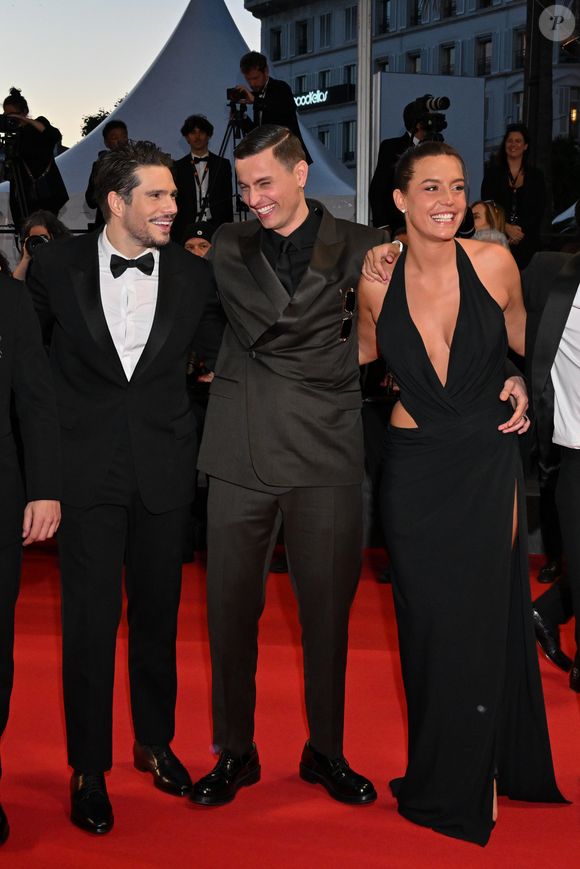 Mais sur les 88 jours de tournage, on apprend qu'ils n'en ont partagés que 5 selon Paris Match
François Civil, Raphaël Quenard, Adèle Exarchopoulos - Descente des marches du film « L’amour ouf » lors du 77ème Festival International du Film de Cannes, au Palais des Festivals à Cannes. Le 23 mai 2024
© Bruno Bebert / Bestimage