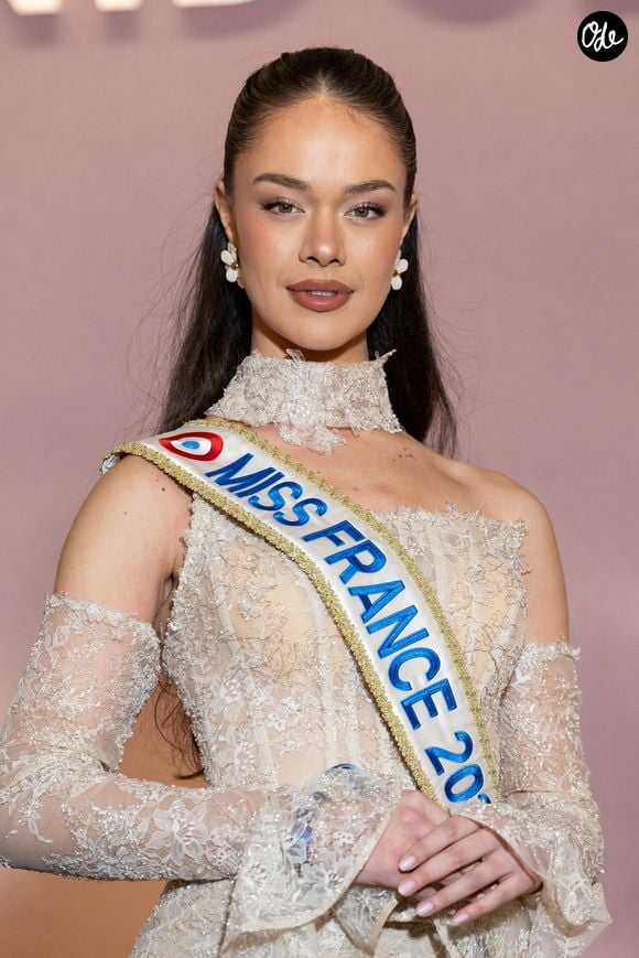 Hinaupoko Devèze (Miss France 2026) - Photocall de l'avant-première mondiale parisienne de la saison 4 Netflix de "Bridgerton" au Palais Brongniart à Paris, France, le 14 janvier 2026. © Cyril Moreau/Bestimage