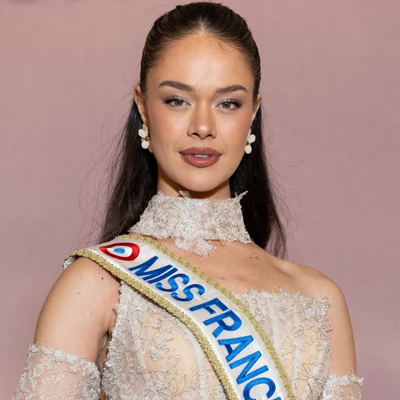 Hinaupoko Devèze (Miss France 2026) - Photocall de l'avant-première mondiale parisienne de la saison 4 Netflix de "Bridgerton" au Palais Brongniart à Paris, France, le 14 janvier 2026. © Cyril Moreau/Bestimage