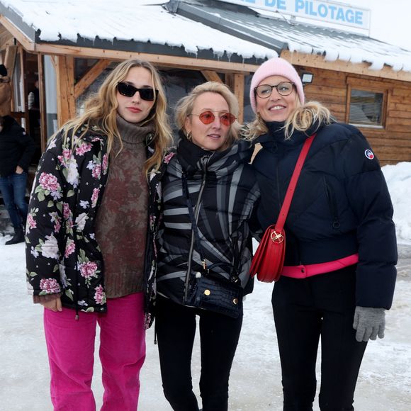 Chloé Jouannet, Audrey Lamy et Alexandra Lamy sur le circuit sur glace Skoda dans le cadre du 27ème festival International du Film de Comédie de l'Alpe d'Huez, le 19 janvier 2023 / DOMINIQUE JACOVIDES / BESTIMAGE