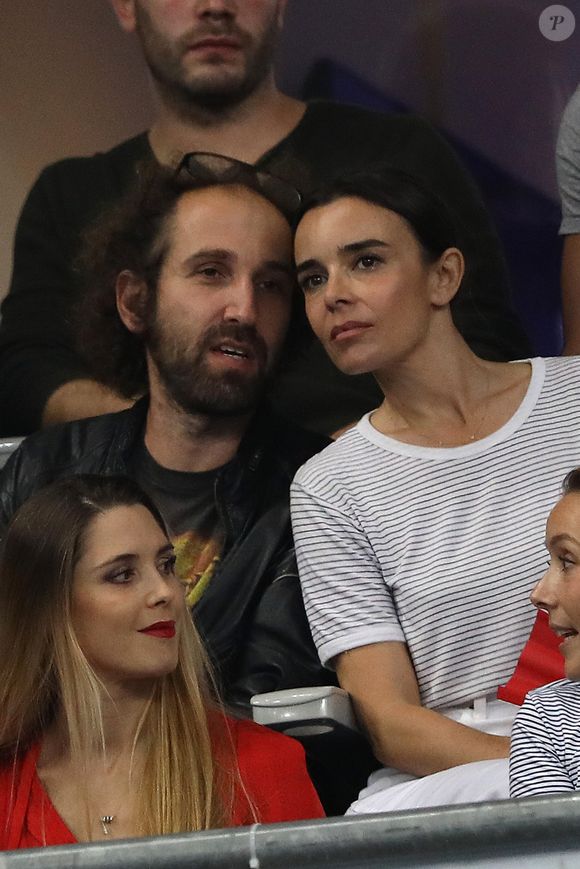 Plus connu grâce au groupe Daft Punk puisqu'il est l'un des deux personnages qui composent le duo 

Elodie Bouchez et son mari Thomas Bangalter (groupe Daft Punk) dans les tribunes du stade de France lors du match de ligue des nations opposant la France à l'Allemagne à Saint-Denis, Seine Saint-Denis, France, le 16 octobre 2018. La France a gagné 2-1. AGENCE / BESTIMAGE