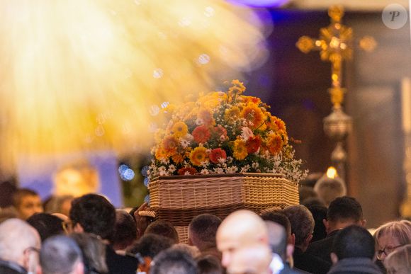 Arrivée du cercueil - Arrivées aux obsèques de Brigitte Bardot en l'église Paroissiale Notre-Dame-de-l'Assomption de Saint-Tropez, France, le 7 janvier 2026.  Brigitte Bardot, figure emblématique du cinéma français et icône internationale, est décédée le 28 décembre 2025 à l'âge de 91 ans dans sa mythique propriété de La Madrague, à Saint-Tropez (France). 

© Jacovides-Moreau/Bestimage