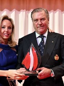 "Jusqu'à 45 personnes en même temps" : La famille Bourbon des Deux-Siciles possède une immense propriété dans l'une des stations balnéaires les plus huppées de la côte d'Emeraude