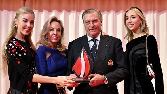 "Jusqu'à 45 personnes en même temps" : La famille Bourbon des Deux-Siciles possède une immense propriété dans l'une des stations balnéaires les plus huppées de la côte d'Emeraude