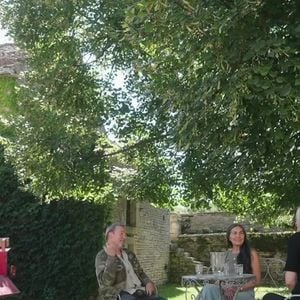 Né à Chalon-sur-Saône, l’artiste a racheté récemment une bâtisse hors du commun : la Ferme du Fossé, située à Échevannes...

Florent Pagny dans l'émission "Sept à Huit" ce dimanche 31 août 2025. Accompagné de sa femme Azucena Caamaño, il accorde une interview exclusive à Audrey Crespo-Mara.