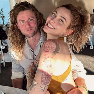 Paris Jackson est fiancée à Justin Long !