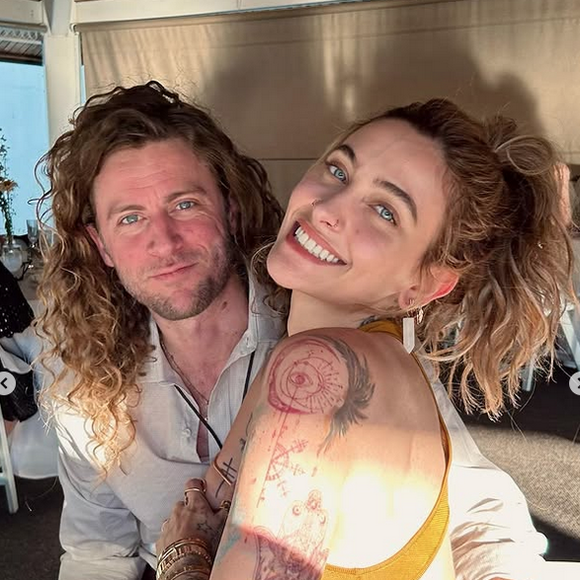 Paris Jackson est fiancée à Justin Long !