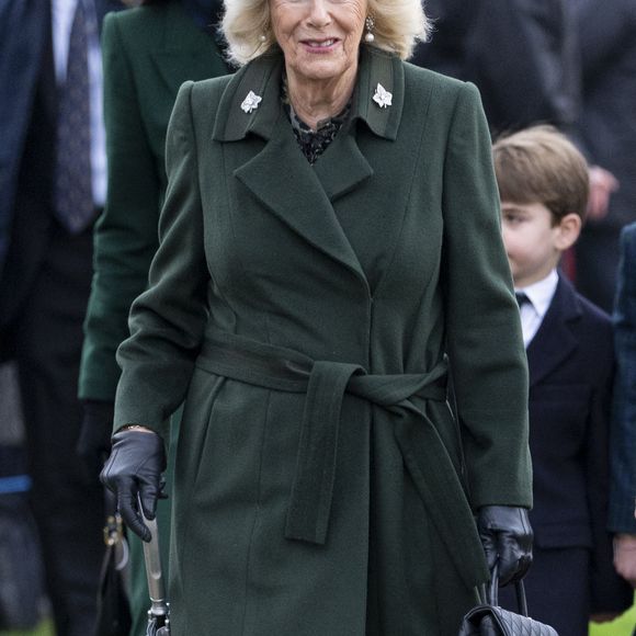 La reine consort Camilla - La famille royale britannique se rend à la messe de Noël à Sandringham le 25 décembre 2024.