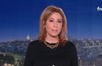 Léa Salamé présente pour la dernière fois en 2025 le JT de 20 heures sur l'antenne de France 2.